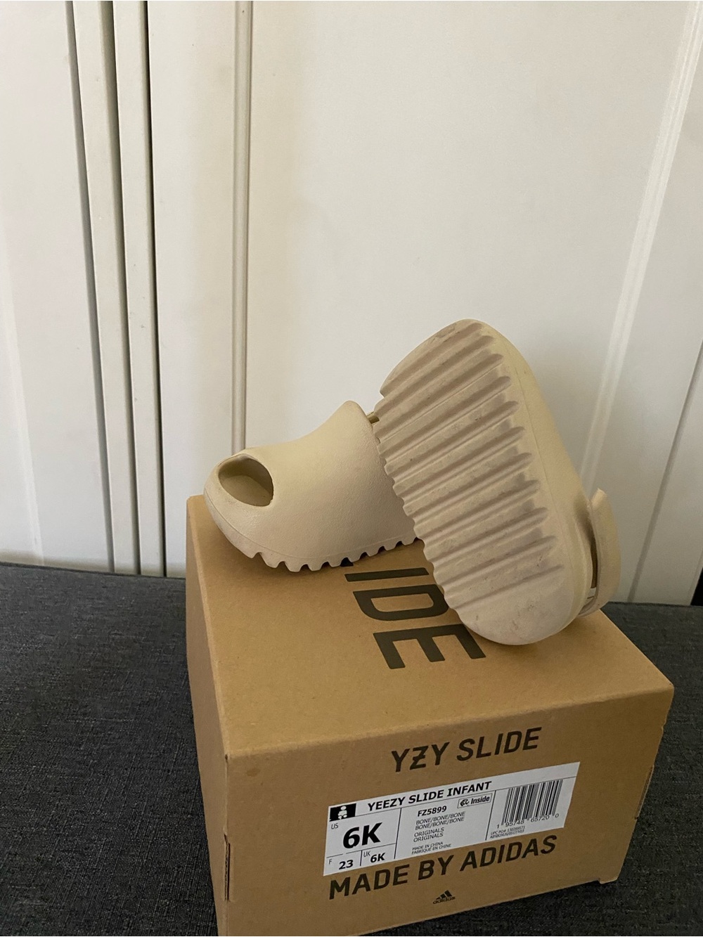adidas Kids Yeezy Slide in Cream Beige